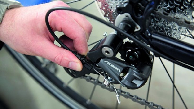 How to adjust gears on a mountain bike?